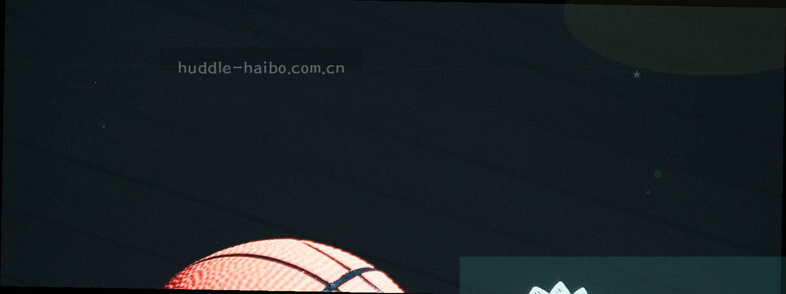 夜间看台局部与草皮绿光带的宽幅抽象图